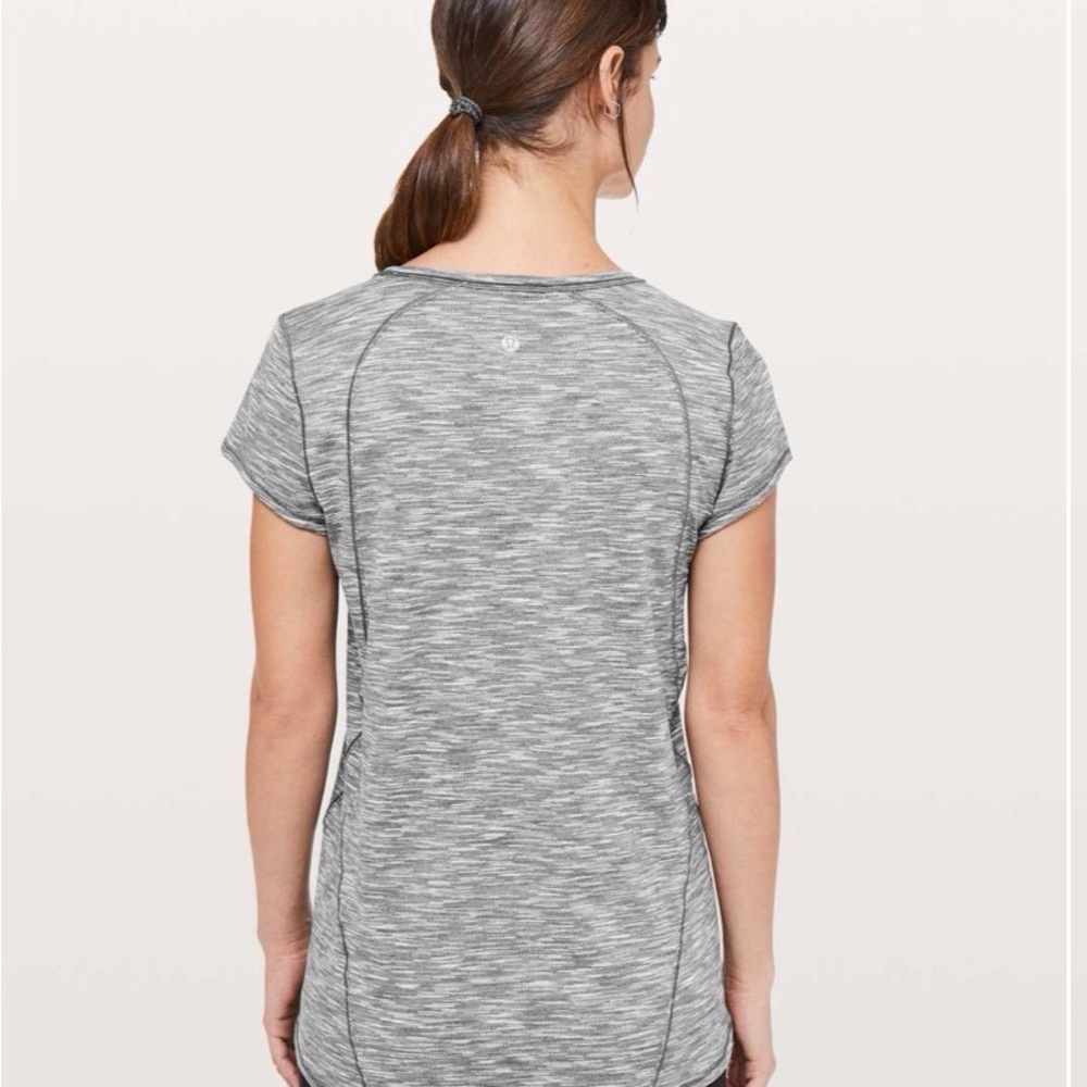 Lululemon Athletica Short Sleeve Tee in Gray with Breathable Fabric - Picture 2 of 4